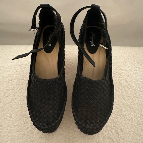 Free People clogs size 8 - Picture 4 of 9